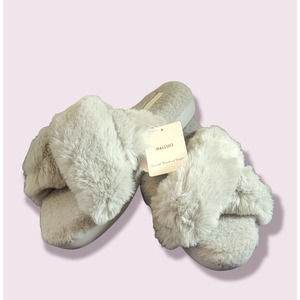 Womens Slippers Medium Gray Soft Girl Faux Fur Indoor Outdoor HALLUCI NWT